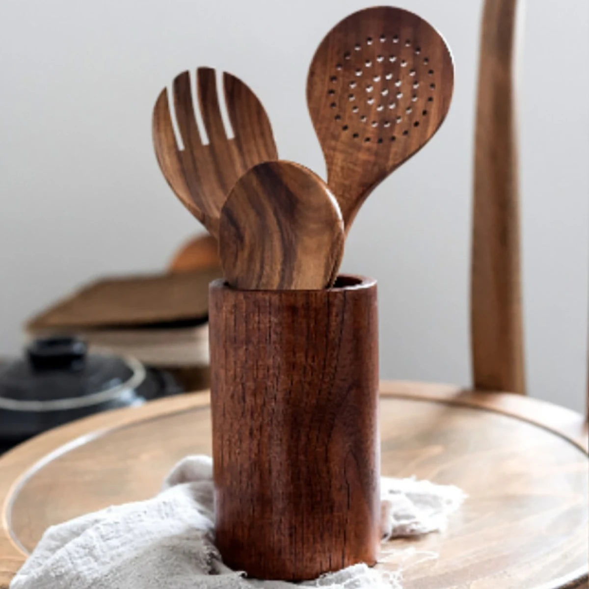 Utensílios de cozinha em madeira rústica
