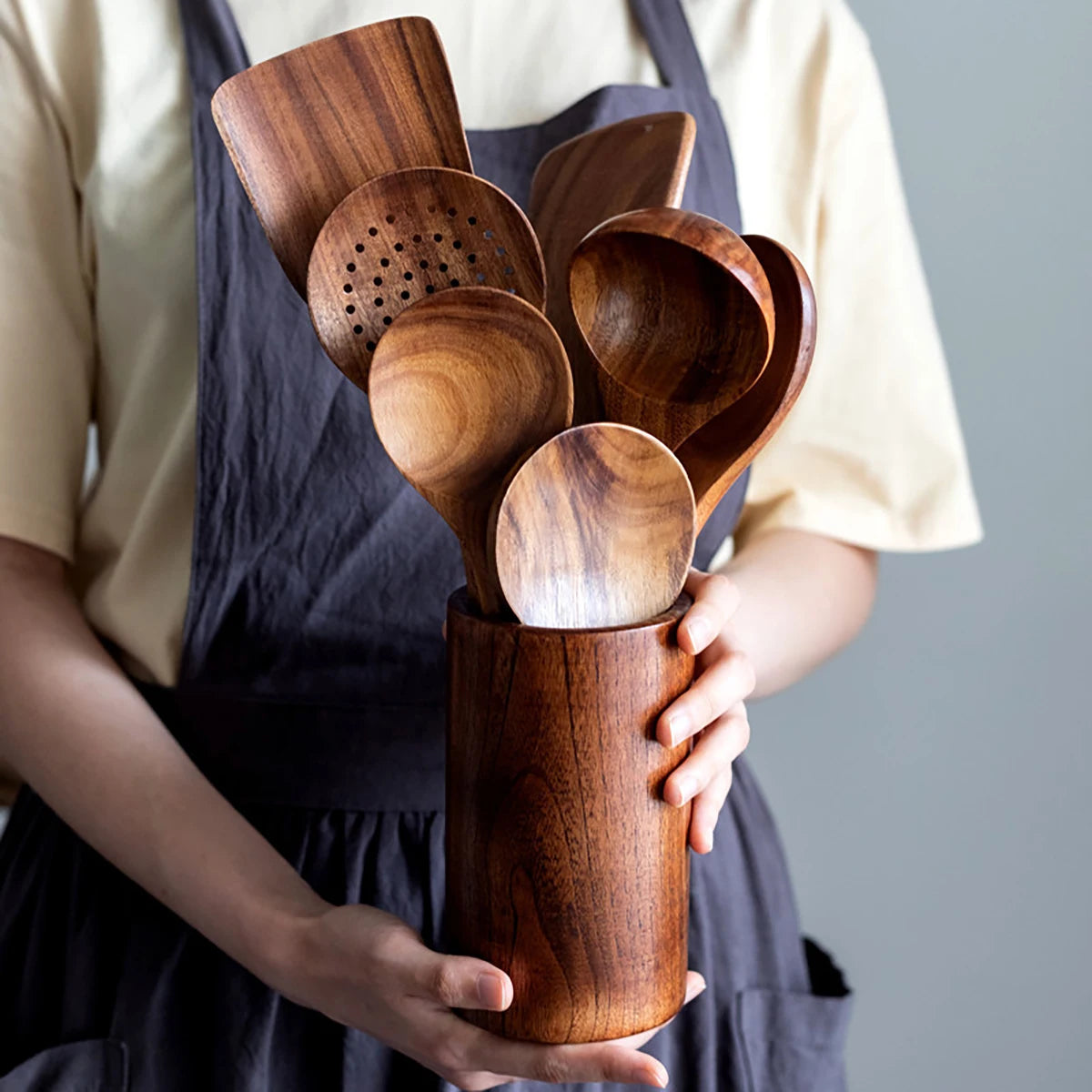 Utensílios de cozinha em madeira rústica