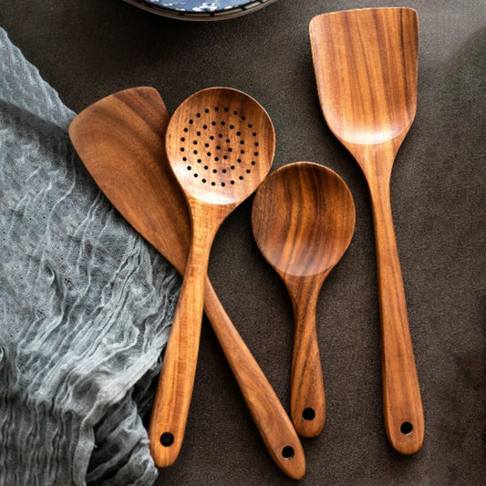 Utensílios de cozinha em madeira rústica